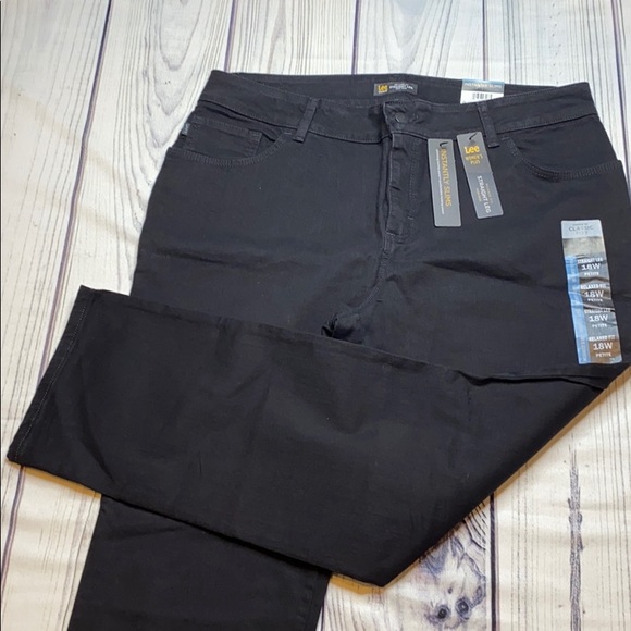 LEE WOMEN'S INSTANTLY SLIMS JEANS IN BLACK SIZE 18W PETITE - Picture 3 of 8